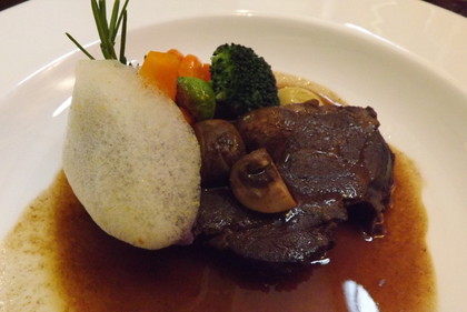 牛肉のブルゴーニュ風煮込み